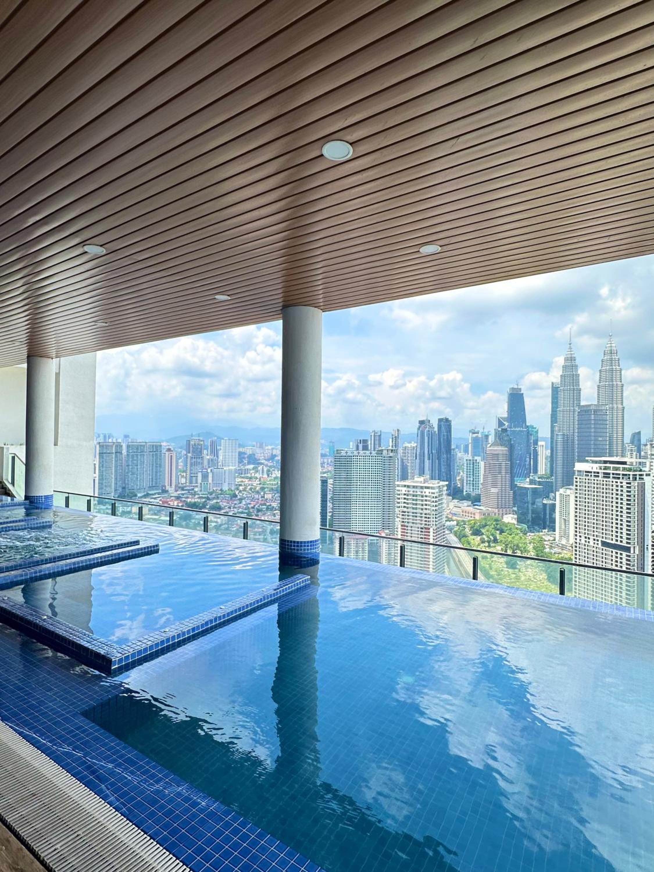 KLCC The luxe Apartment & infinity pool