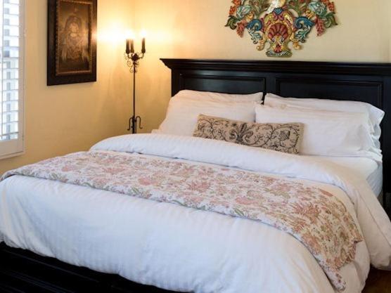 Half Moon Bay Vacations - Half Moon Bay Inn - Main Street Downtown - Property Image 25