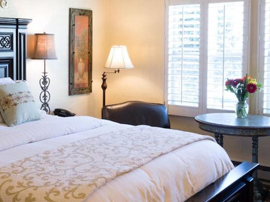 Half Moon Bay Vacations - Half Moon Bay Inn - Main Street Downtown - Property Image 24