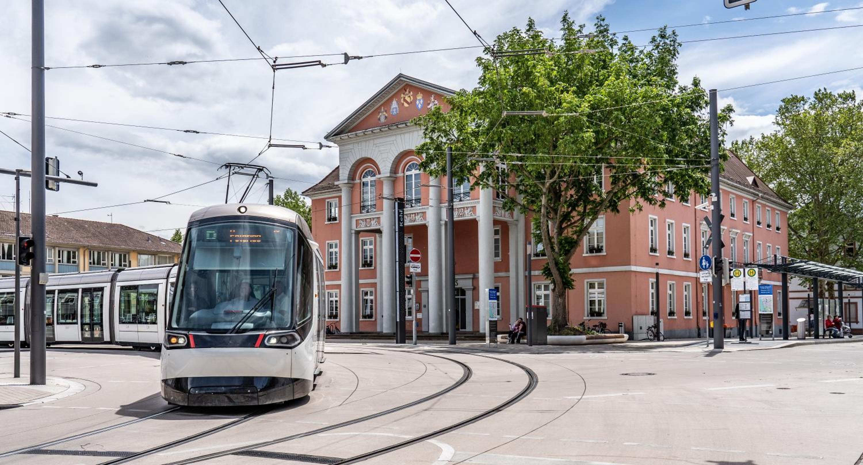 Luminous apartment in Kehl near Strasbourg, conveniently located next to a tram stop with direct access to Strasbourg city centre