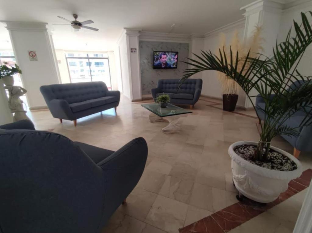Apartamento Rodadero Con Piscinas y Cancha de Tennis