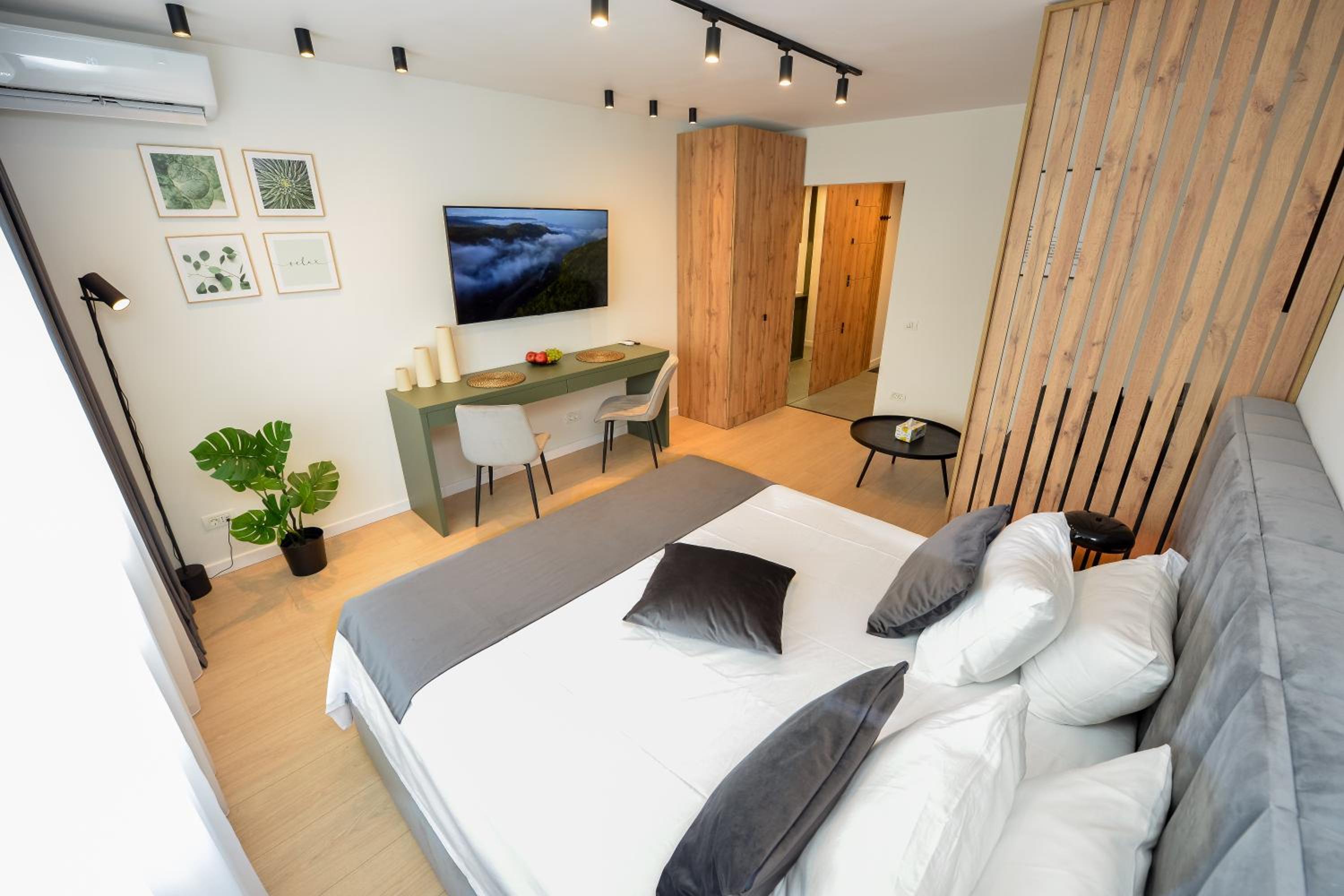 Novo Studio - Cismigiu Gardens - Quiet Room - Smart Tv view 4