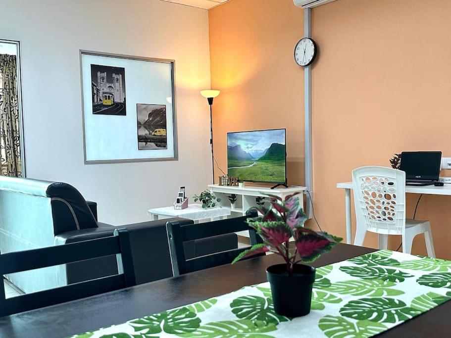Superb Airport 2BR Suite# Straits Intl# MsgChair photo 4