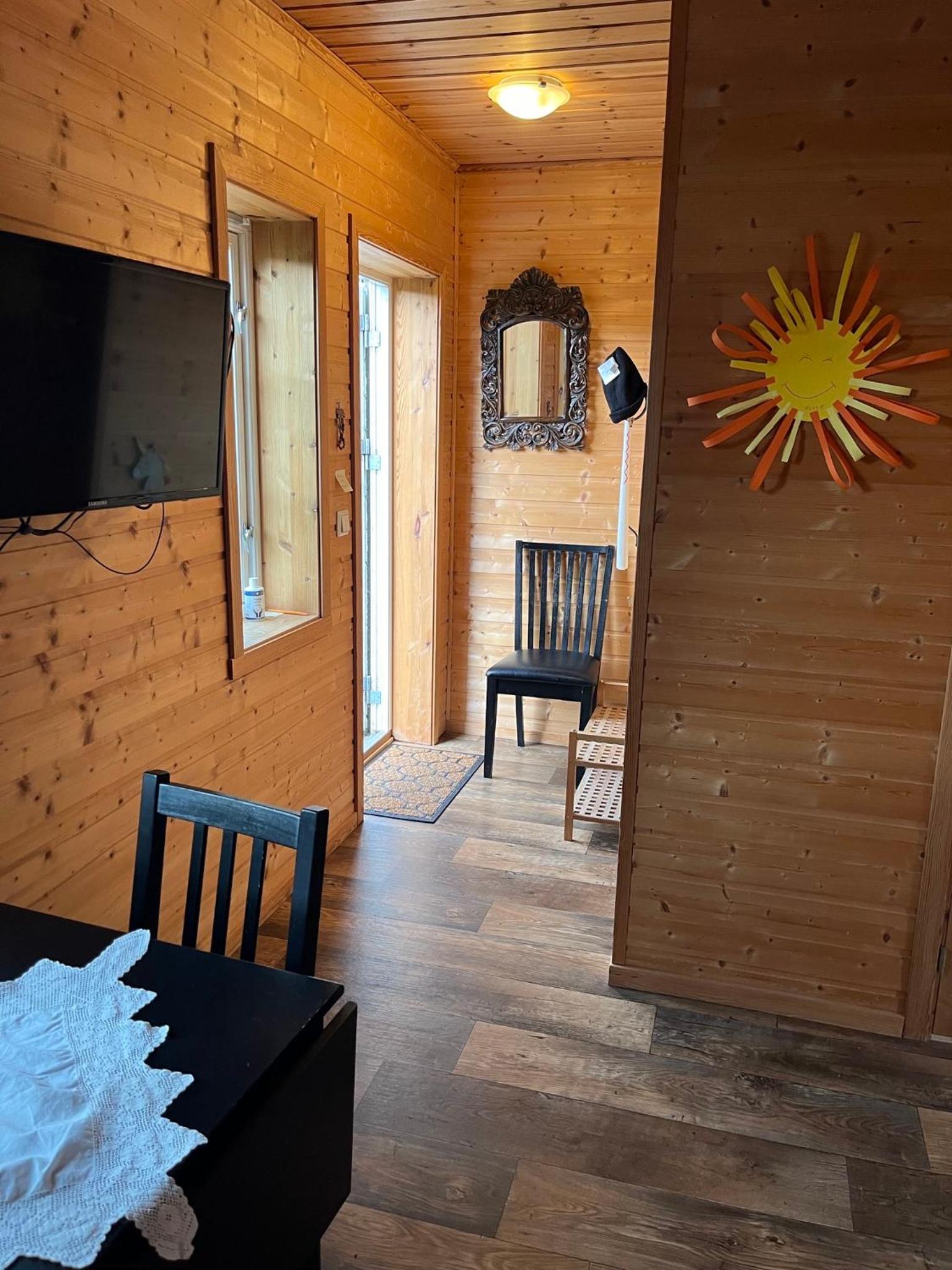 Hyggelig lite bosted ved sjøen, nær sentrum i Valnesfjord view 3