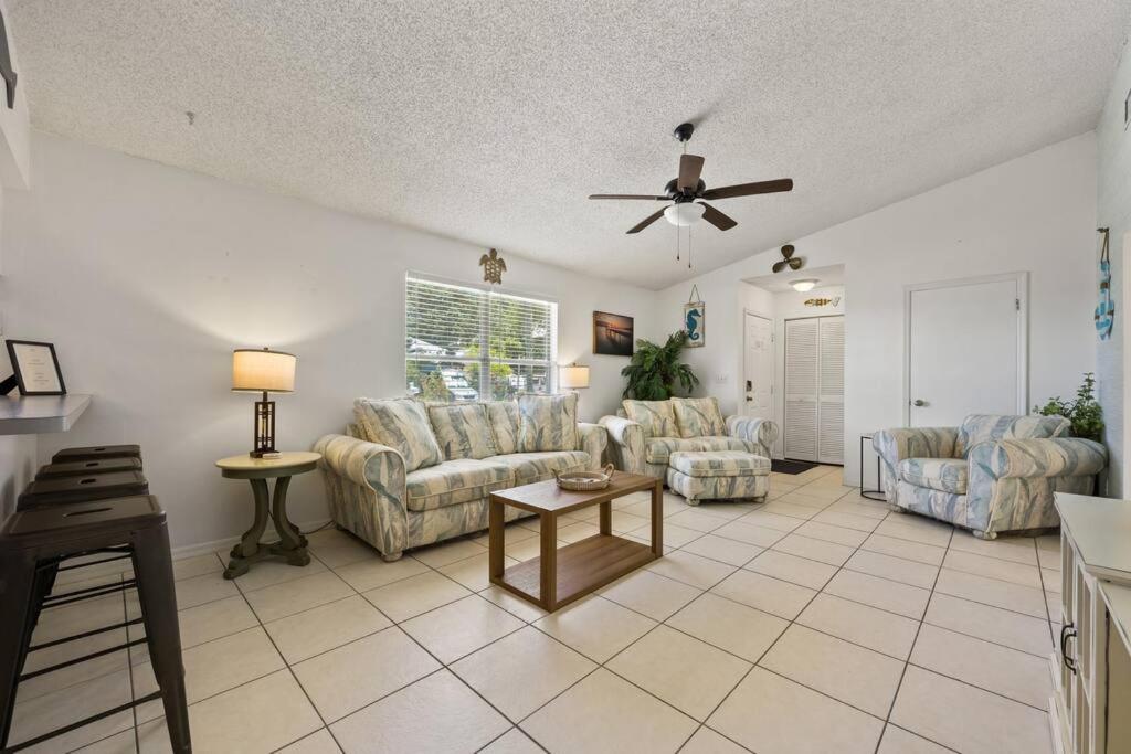 2BR Retreat close to beach w private backyard view 4