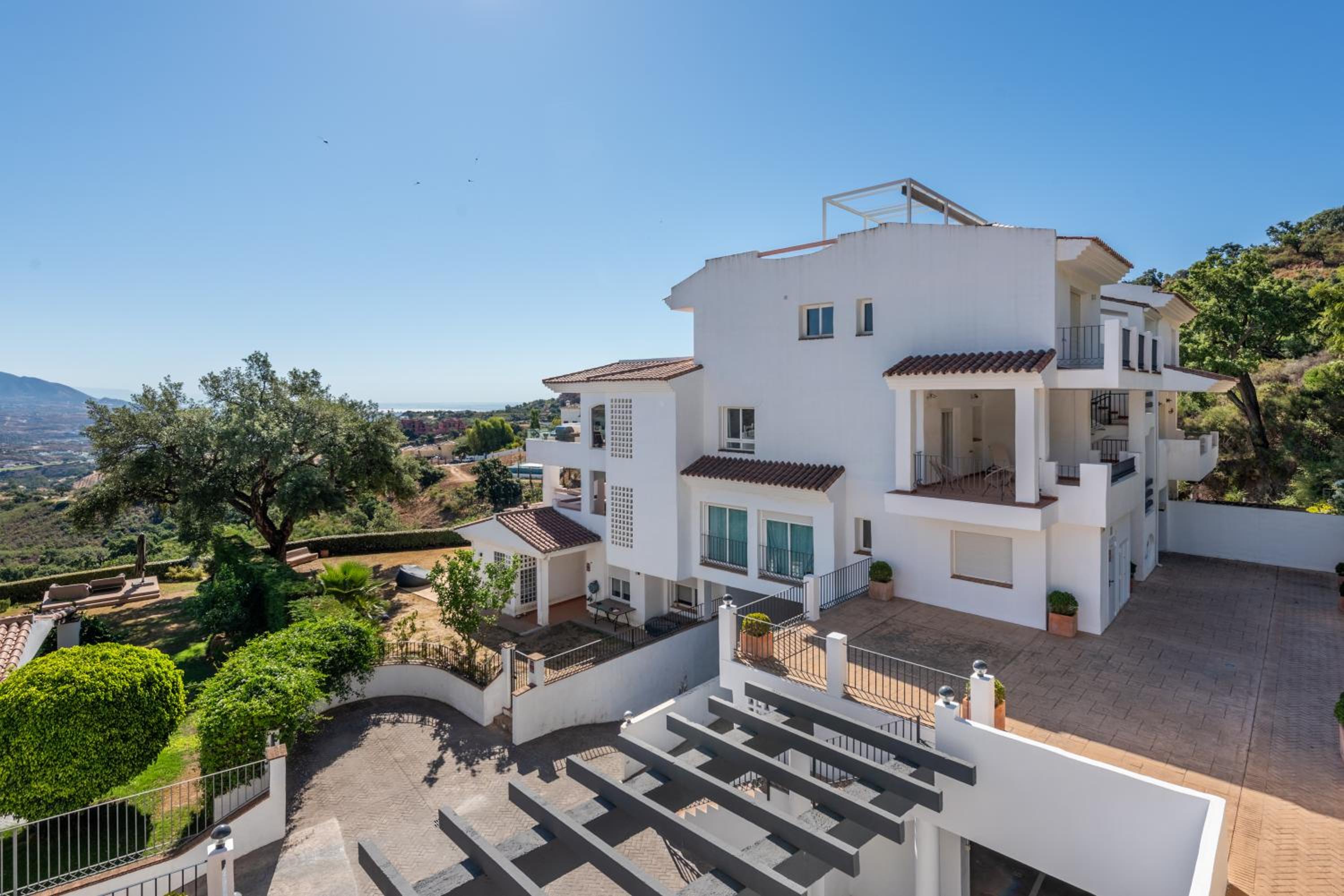 Serene Modern Retreat La Mairena