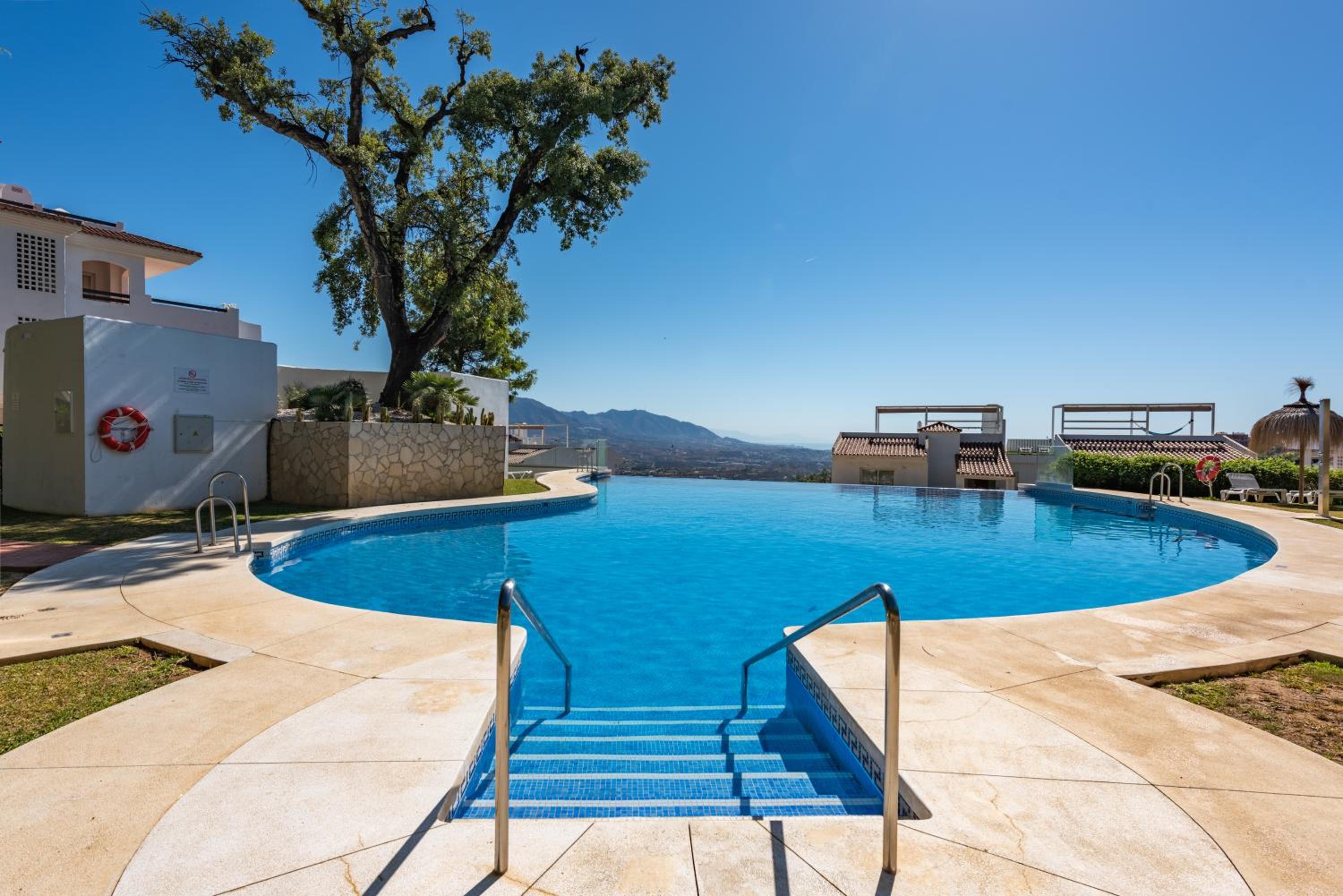 Serene Modern Retreat La Mairena