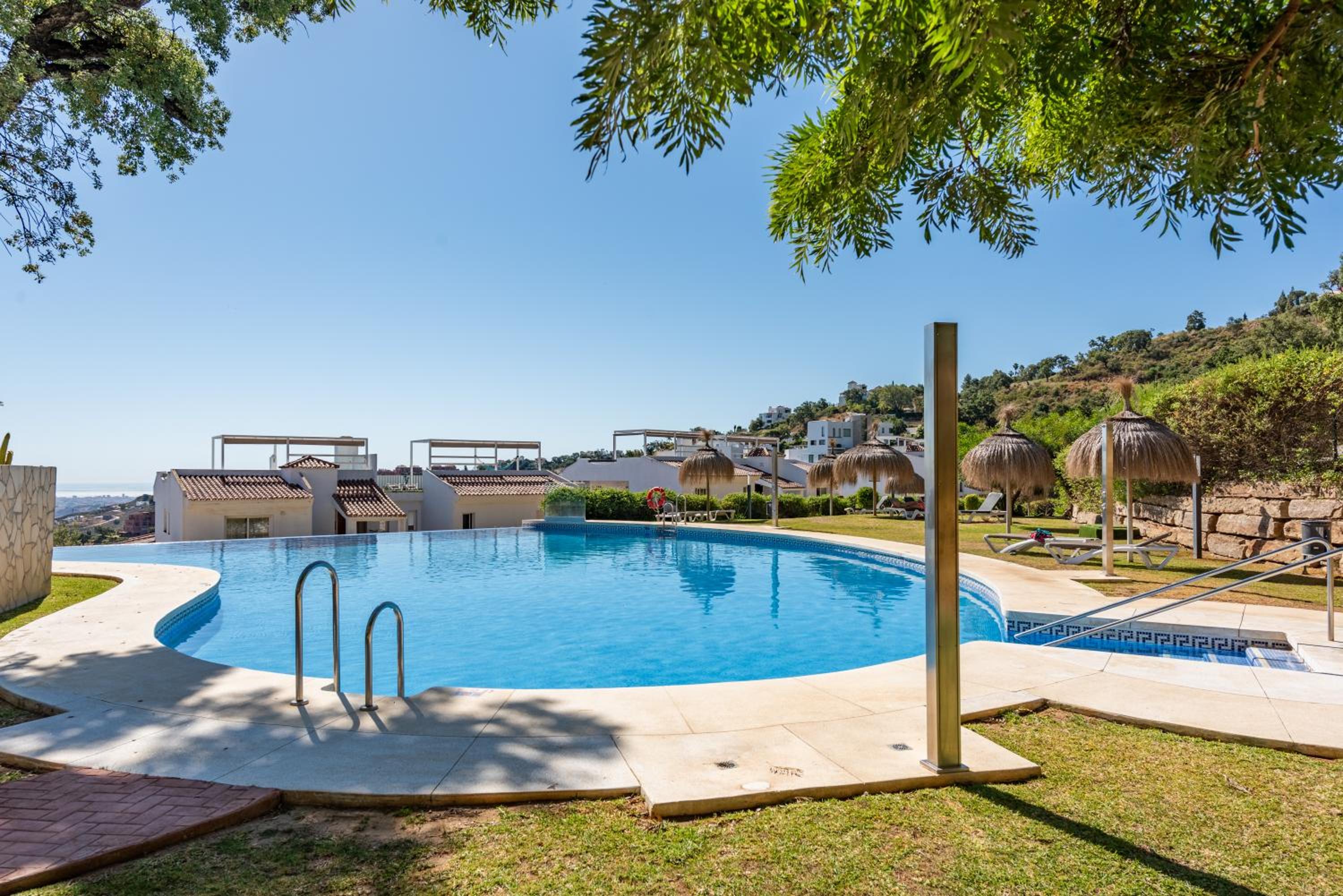 Serene Modern Retreat La Mairena