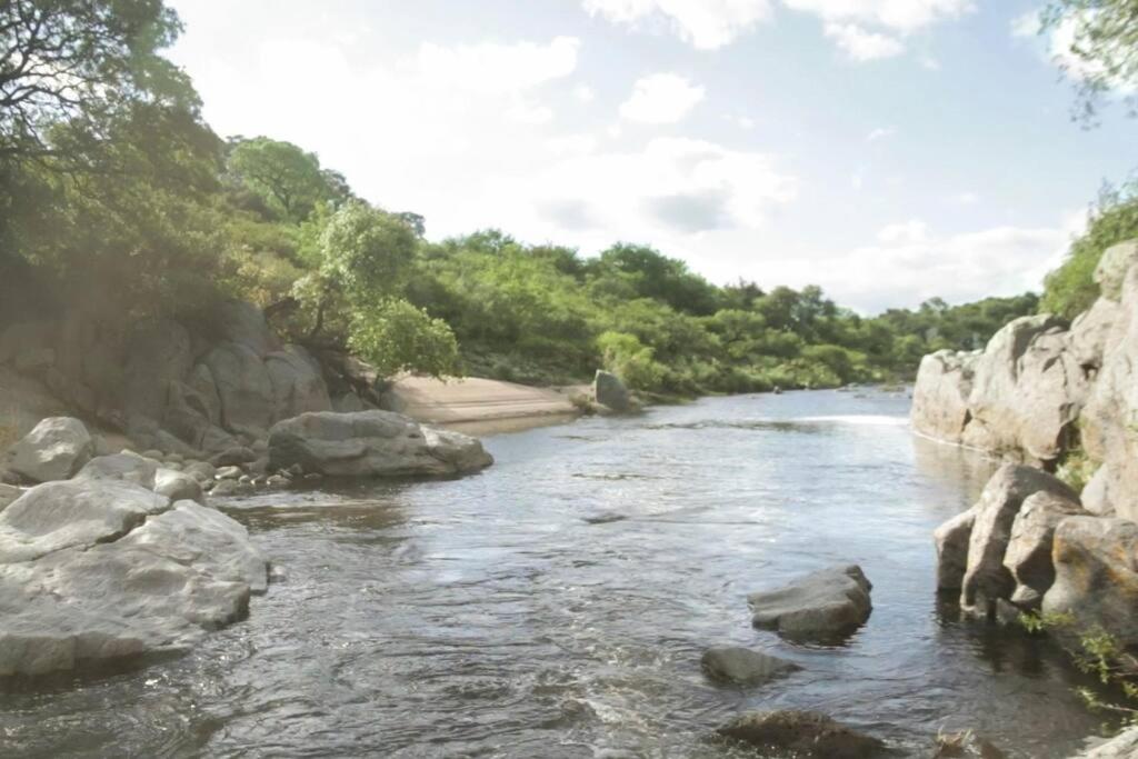 Cueva de lujo con rio de montaña Casa cueva