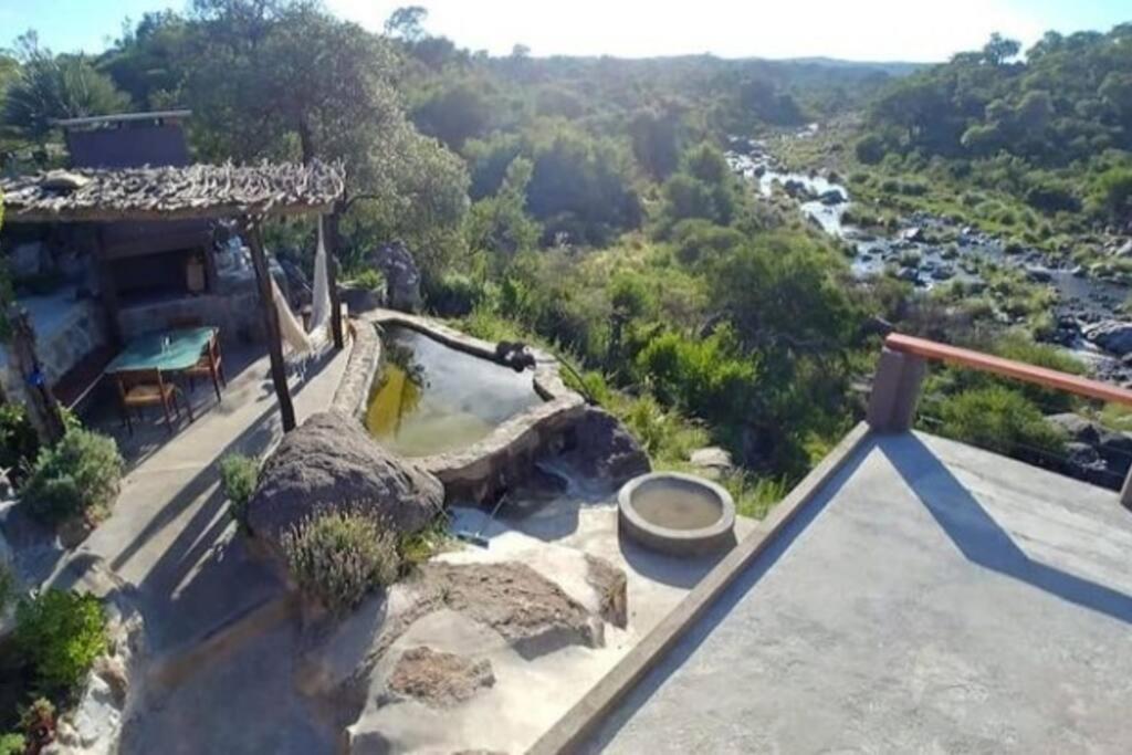 Cueva de lujo con rio de montaña Casa cueva