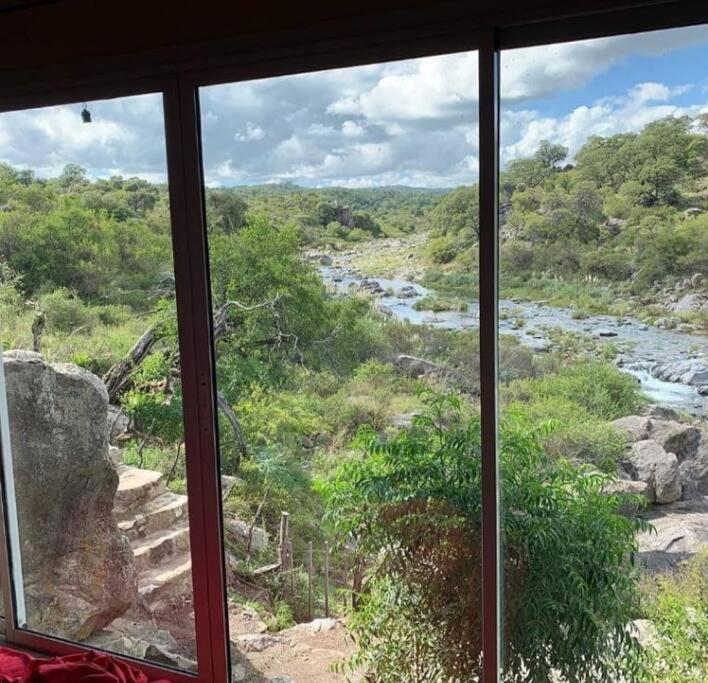Cueva de lujo con rio de montaña Casa cueva