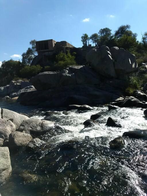 Cueva de lujo con rio de montaña Casa cueva
