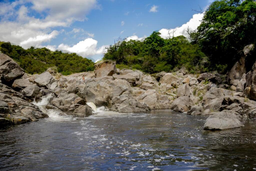 Cueva de lujo con rio de montaña Casa cueva