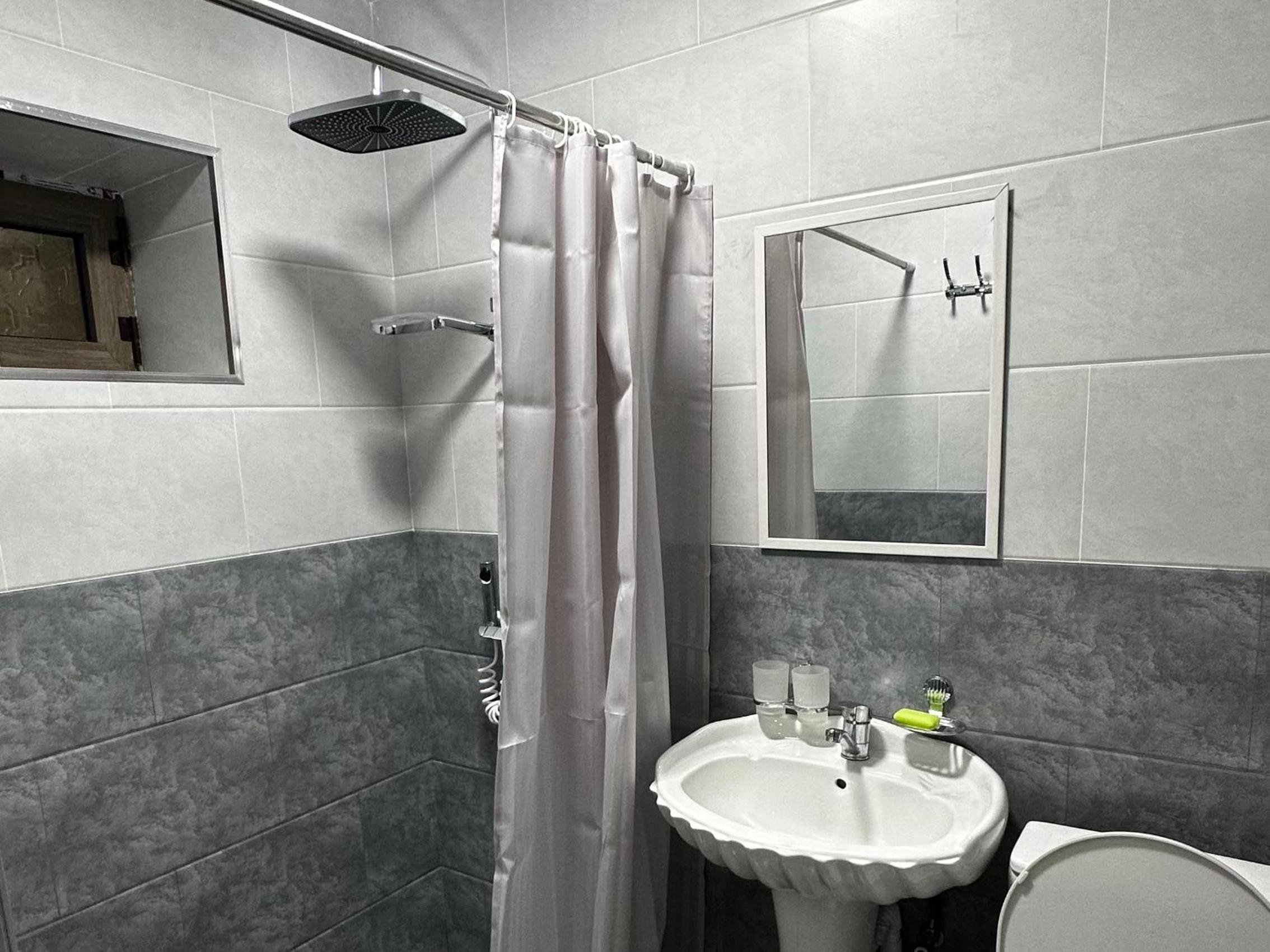 NURATA MOUNTAIN GUESTHOUSE Shiringul