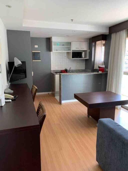 Copacabana - Flat com serviço e Garagem
