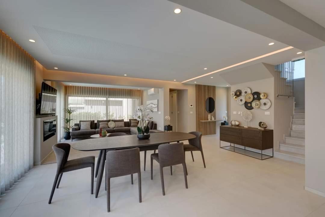 Villa Centinera mit Pool in Meernähe