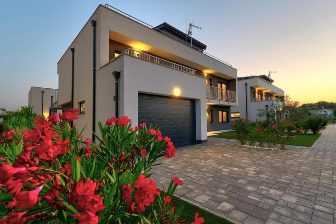 Villa Centinera mit Pool in Meernähe