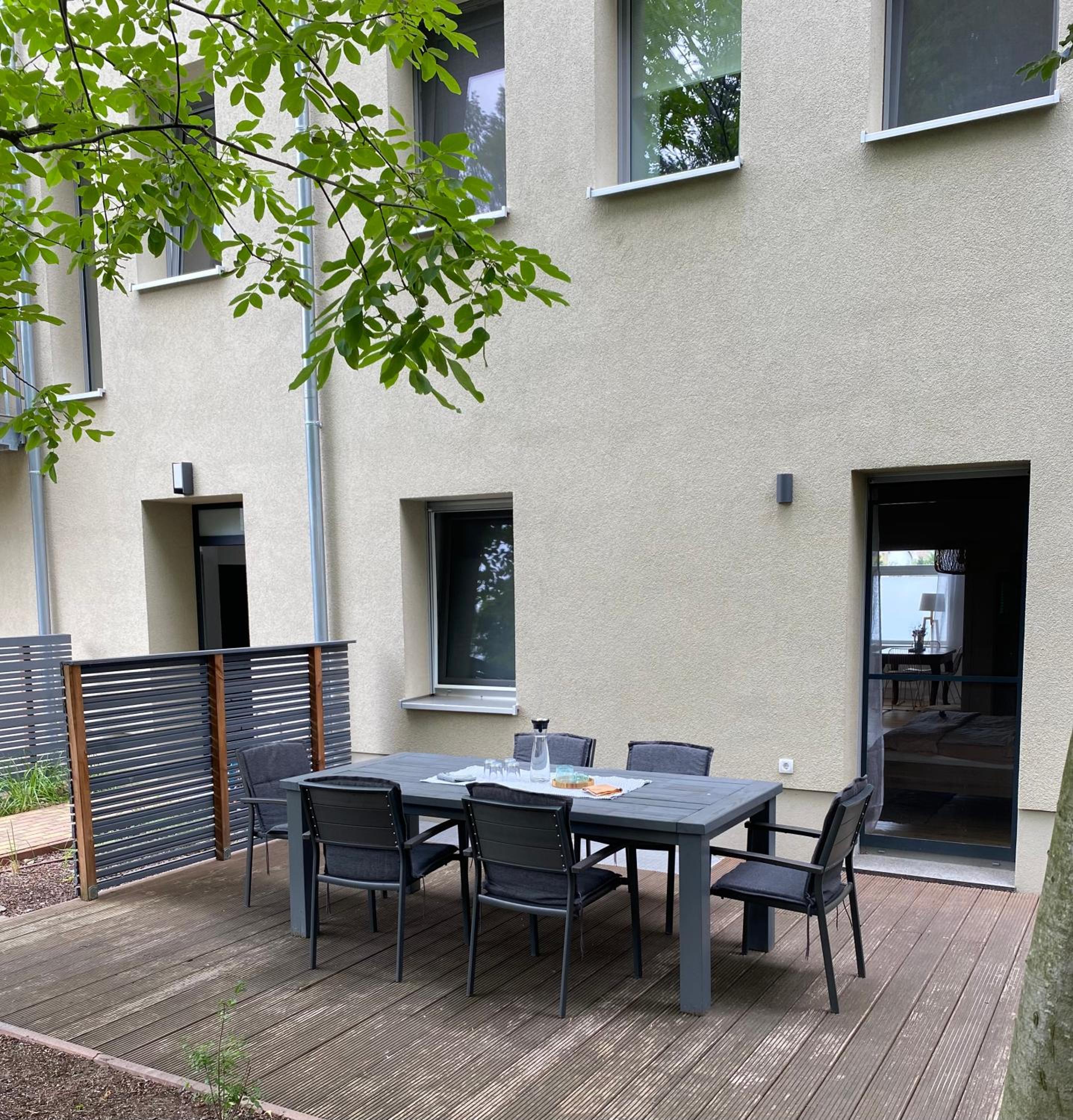 Rouge&Friends Ferienwohnungen # Zentrumsnah, Bahnhof, Krankenhaus, Sportzentrum, Familienfreundlich, Terrasse, Garten