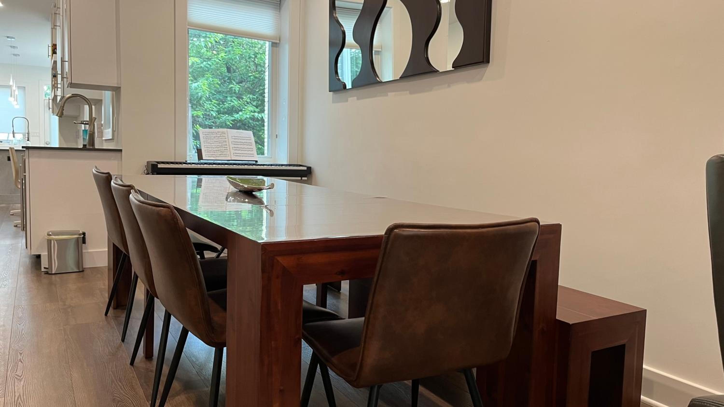 Upscale 3BR I Walk Score 99 I Metro I Free Parking
