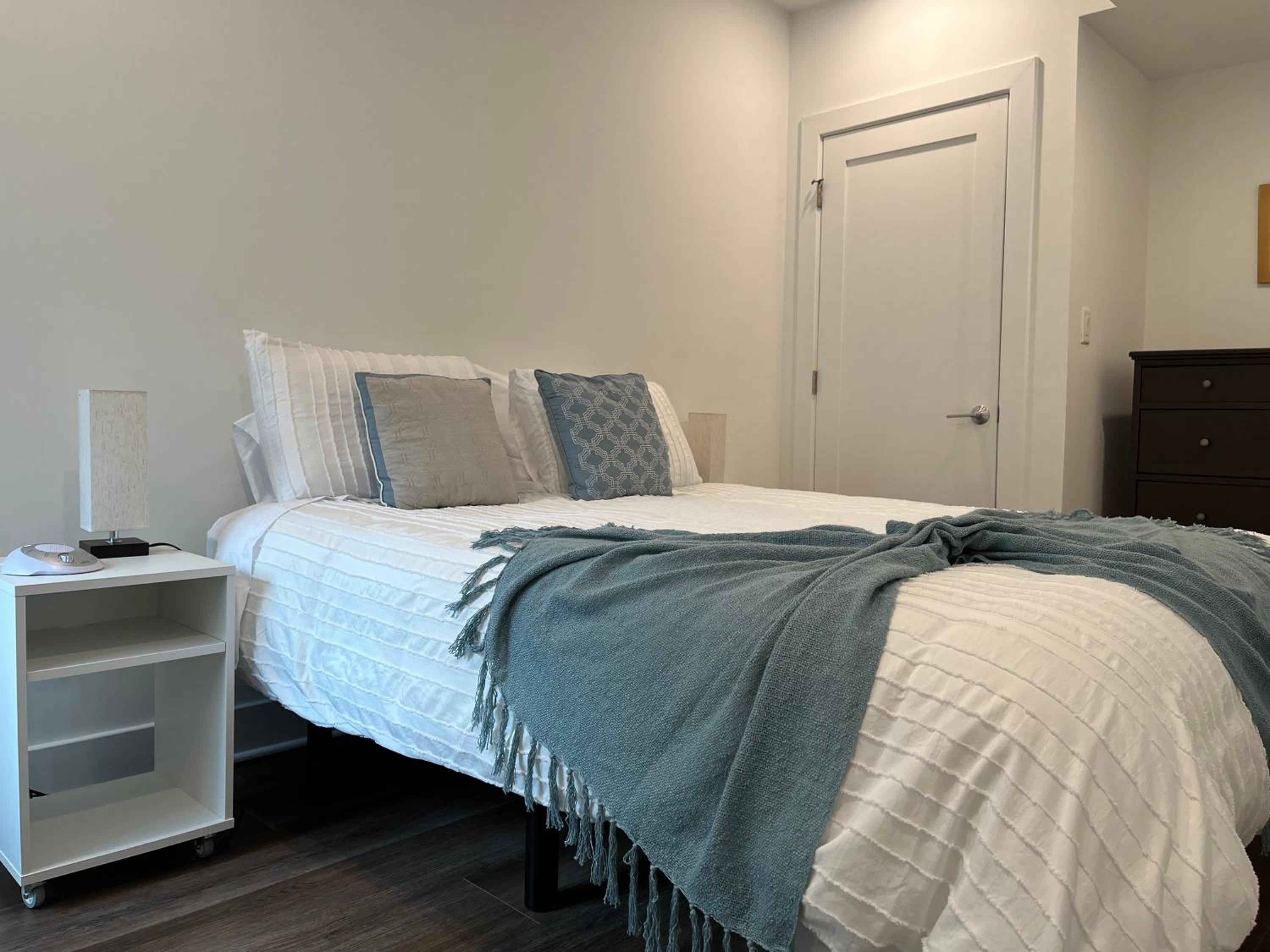 Upscale 3BR I Walk Score 99 I Metro I Free Parking photo 5