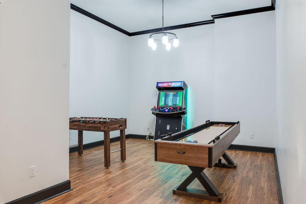 Luxurious Lake Front Estate, Sleeps 20, Game Room and Pet Friendly view 2