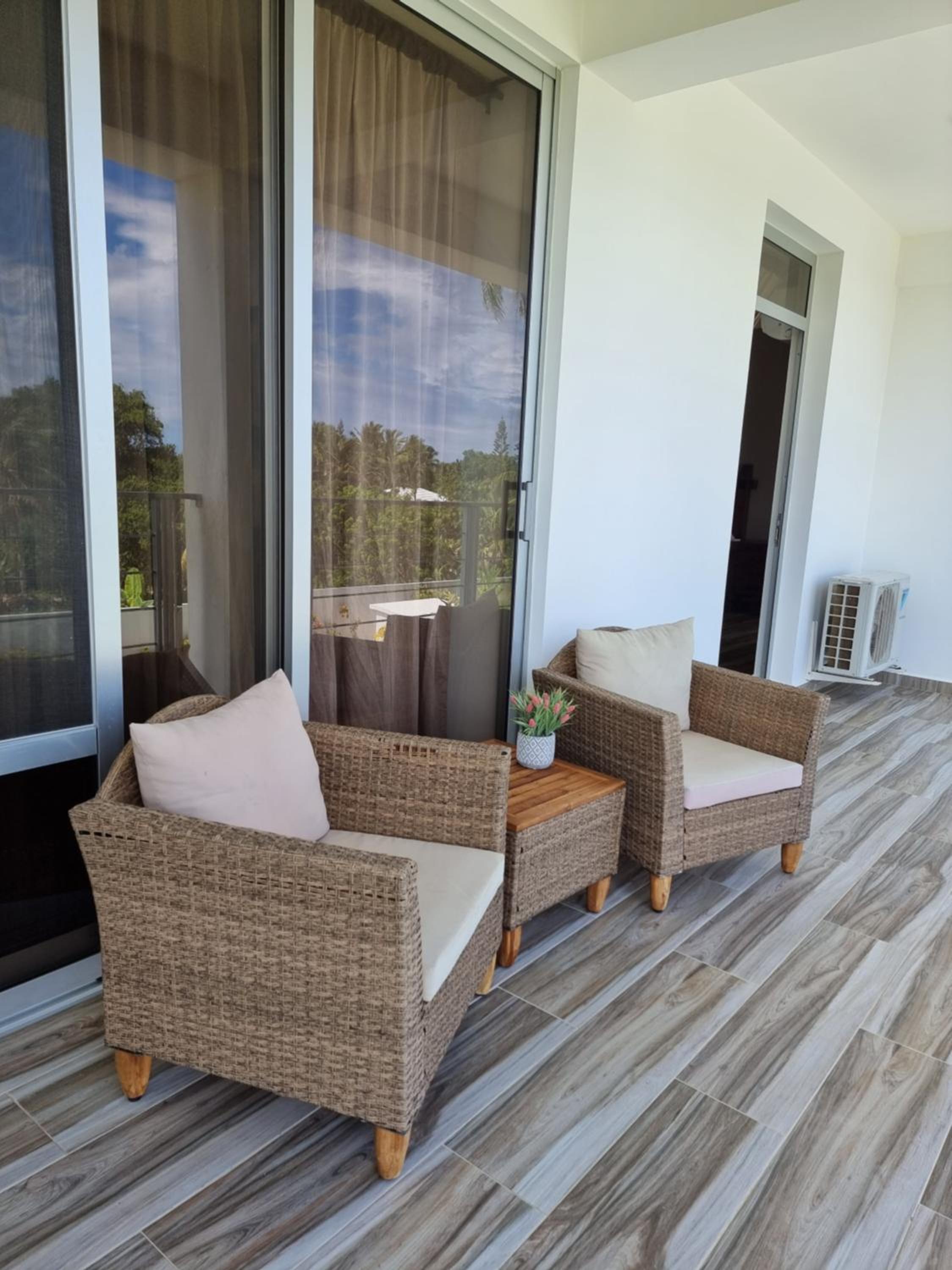 2BR apartment Residencial Aris, Encuentro
