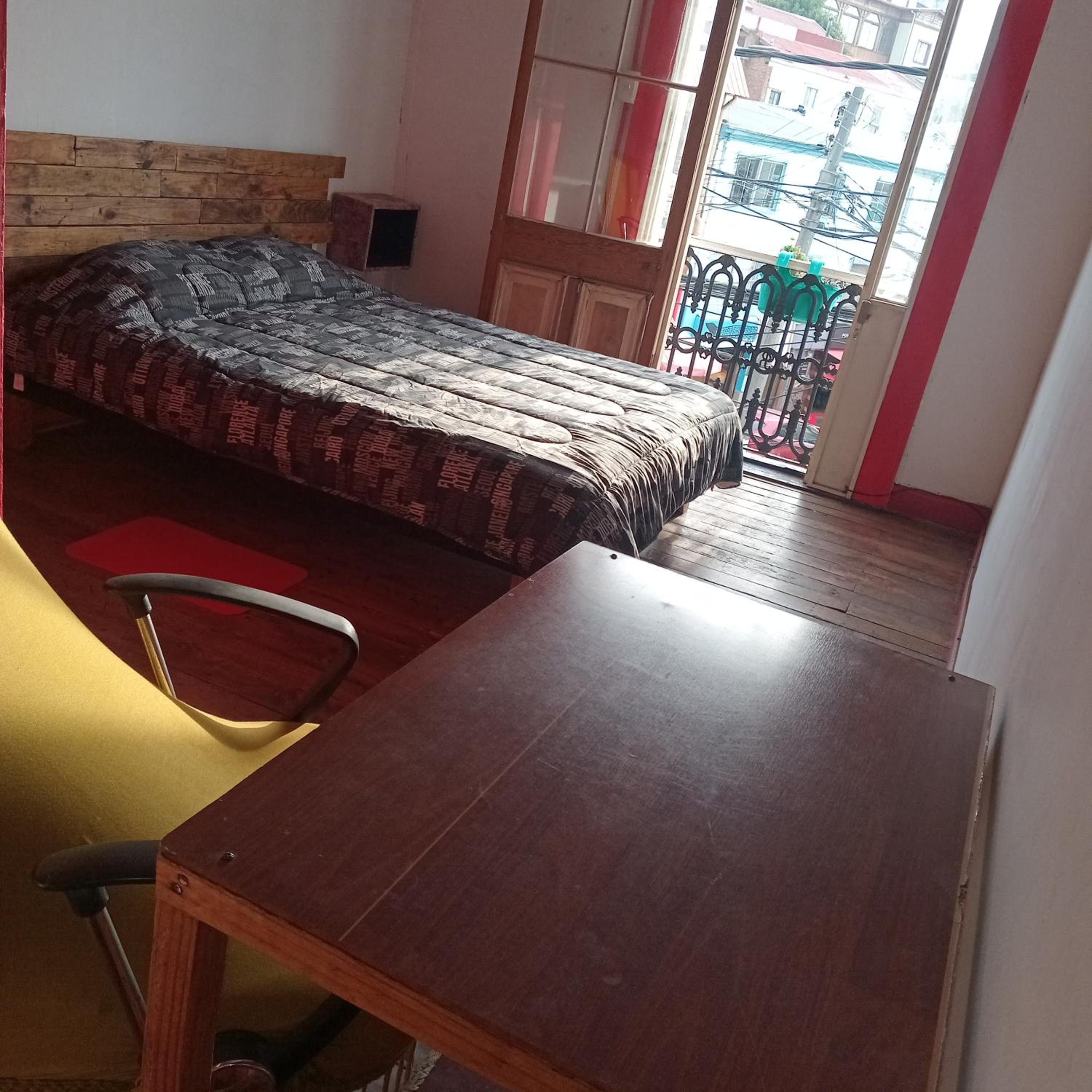 Valparadise Hostel