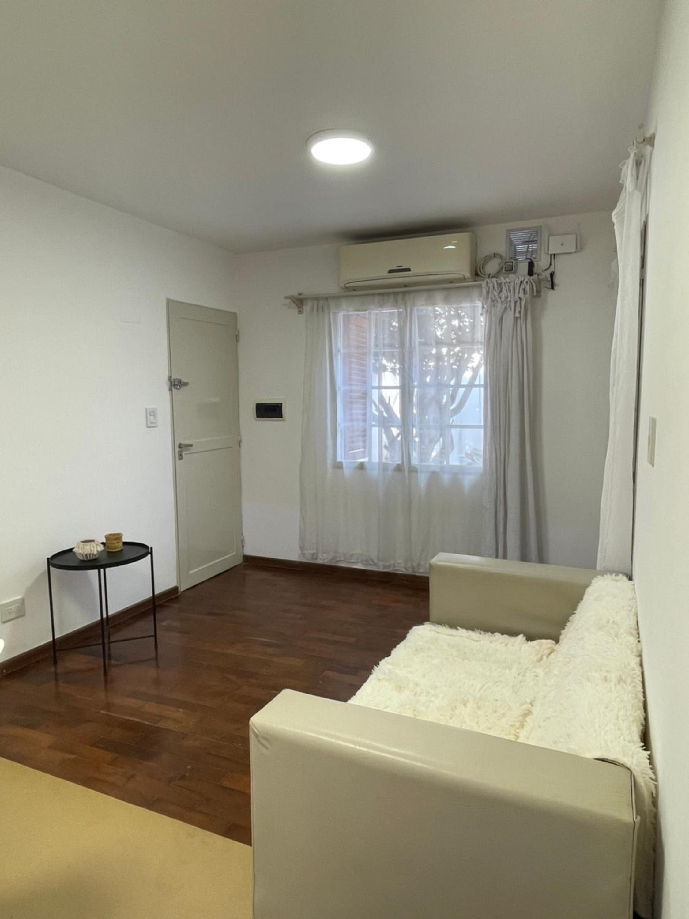 Departamento PB, patio y asador privados - NUEVO SERVICIO Estacionamiento 24hs INCLUIDO, no camioneta- Cerca de hotel Quinto Centenario, Nuevocentro shoppi