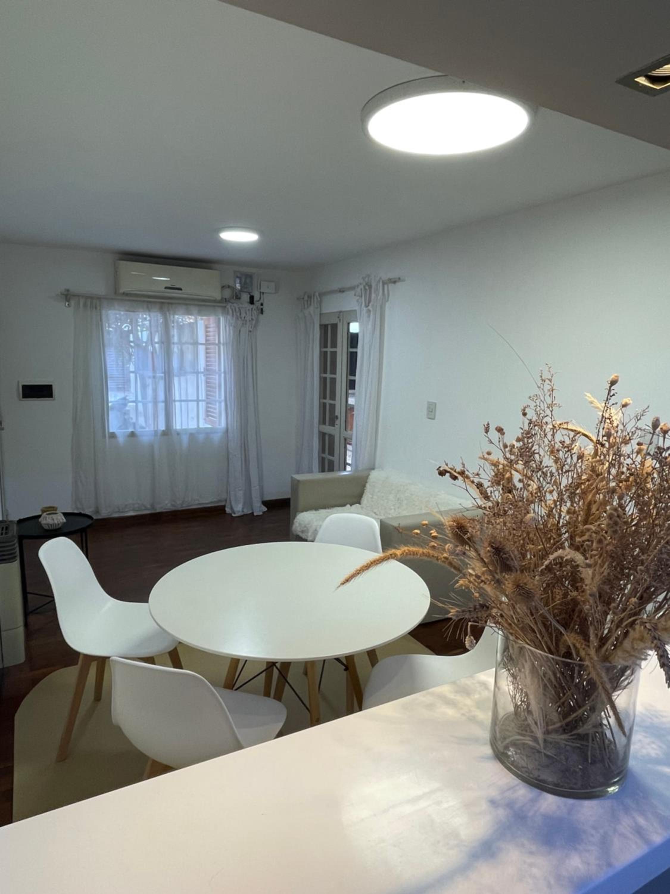 Departamento PB, patio y asador privados - NUEVO SERVICIO Estacionamiento 24hs INCLUIDO, no camioneta- Cerca de hotel Quinto Centenario, Nuevocentro shoppi