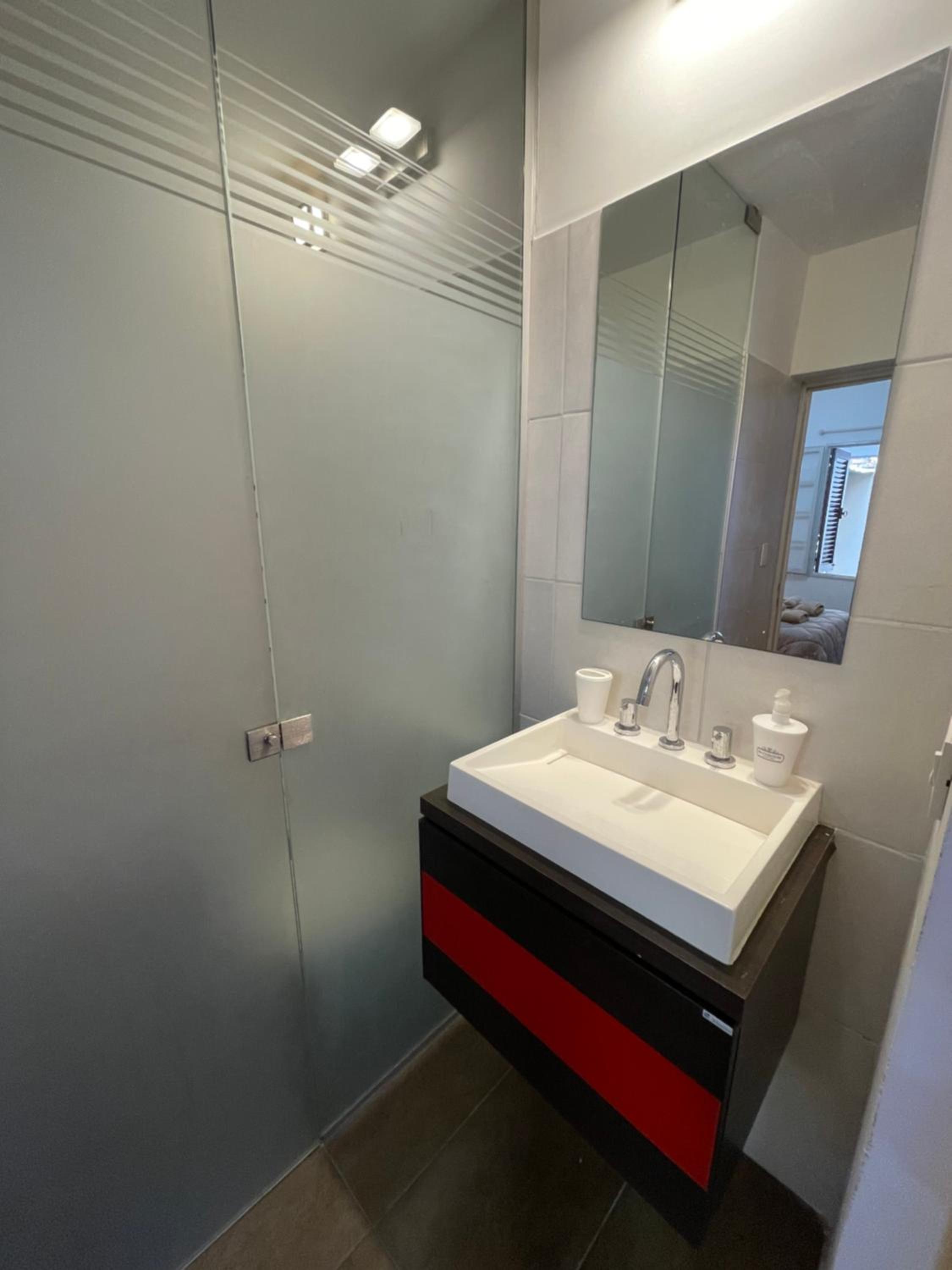 Departamento PB, patio y asador privados - NUEVO SERVICIO Estacionamiento 24hs INCLUIDO, no camioneta- Cerca de hotel Quinto Centenario, Nuevocentro shoppi