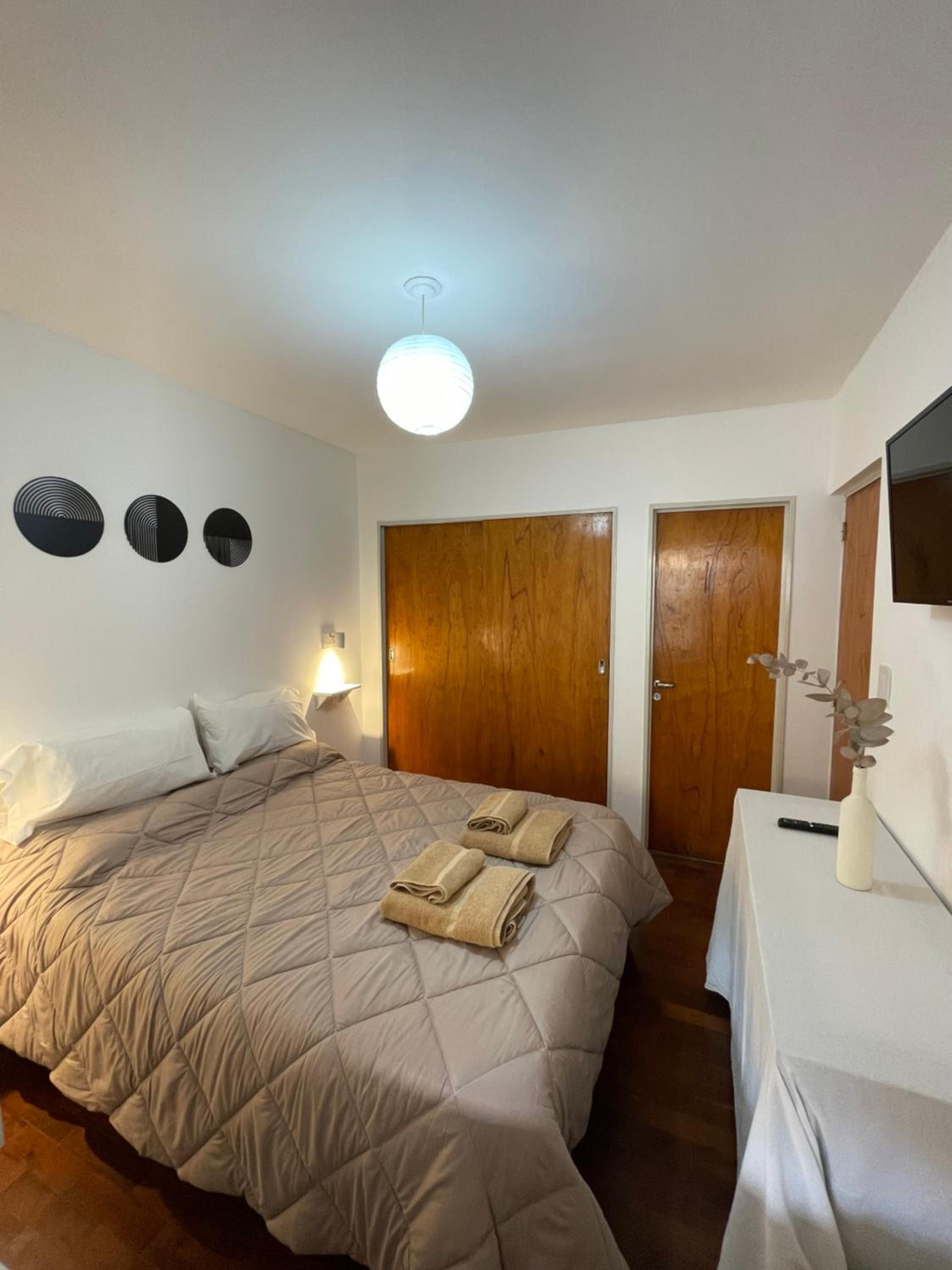 Departamento PB, patio y asador privados - NUEVO SERVICIO Estacionamiento 24hs INCLUIDO, no camioneta- Cerca de hotel Quinto Centenario, Nuevocentro shoppi