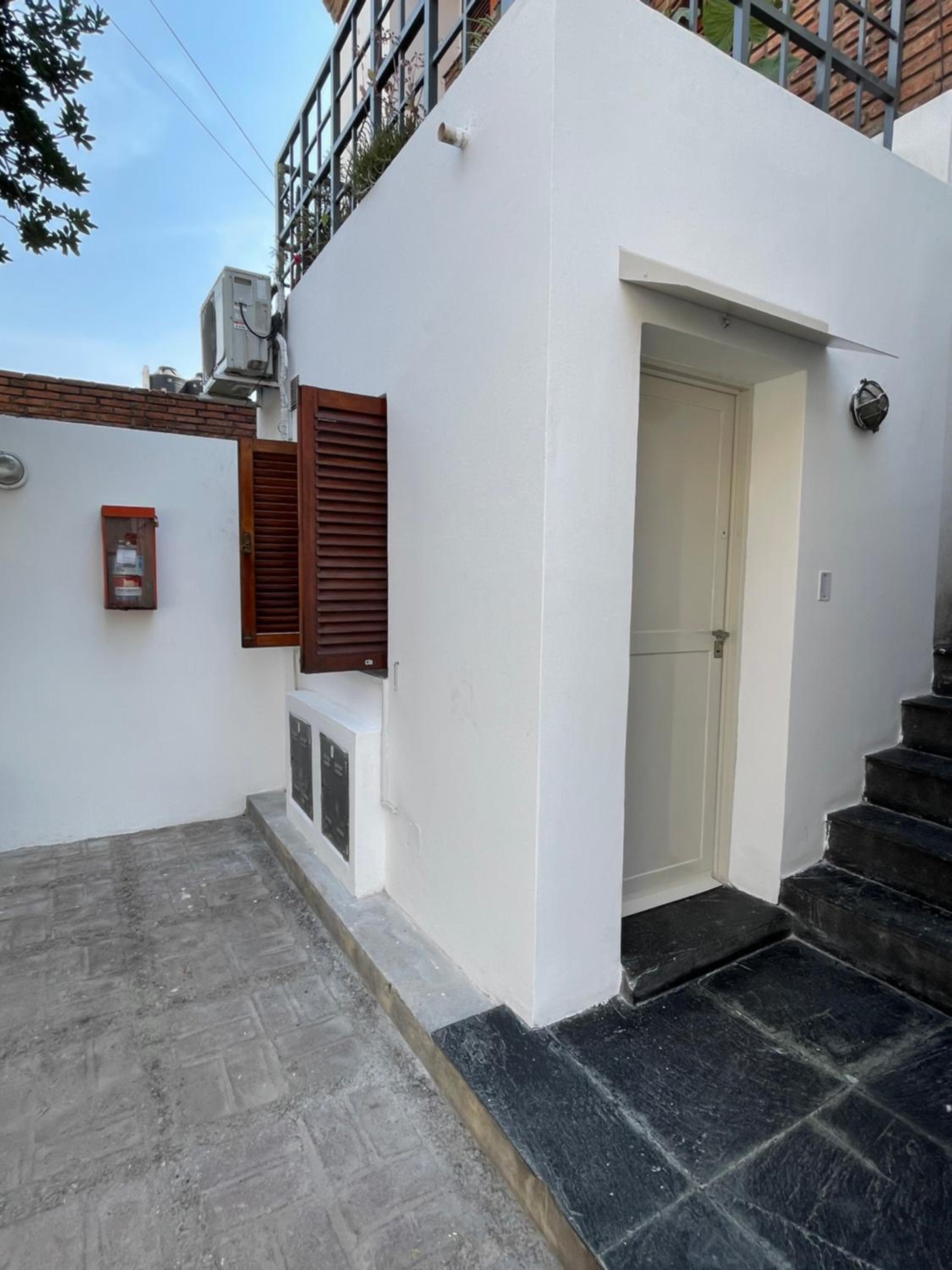 Departamento PB, patio y asador privados - NUEVO SERVICIO Estacionamiento 24hs INCLUIDO, no camioneta- Cerca de hotel Quinto Centenario, Nuevocentro shoppi