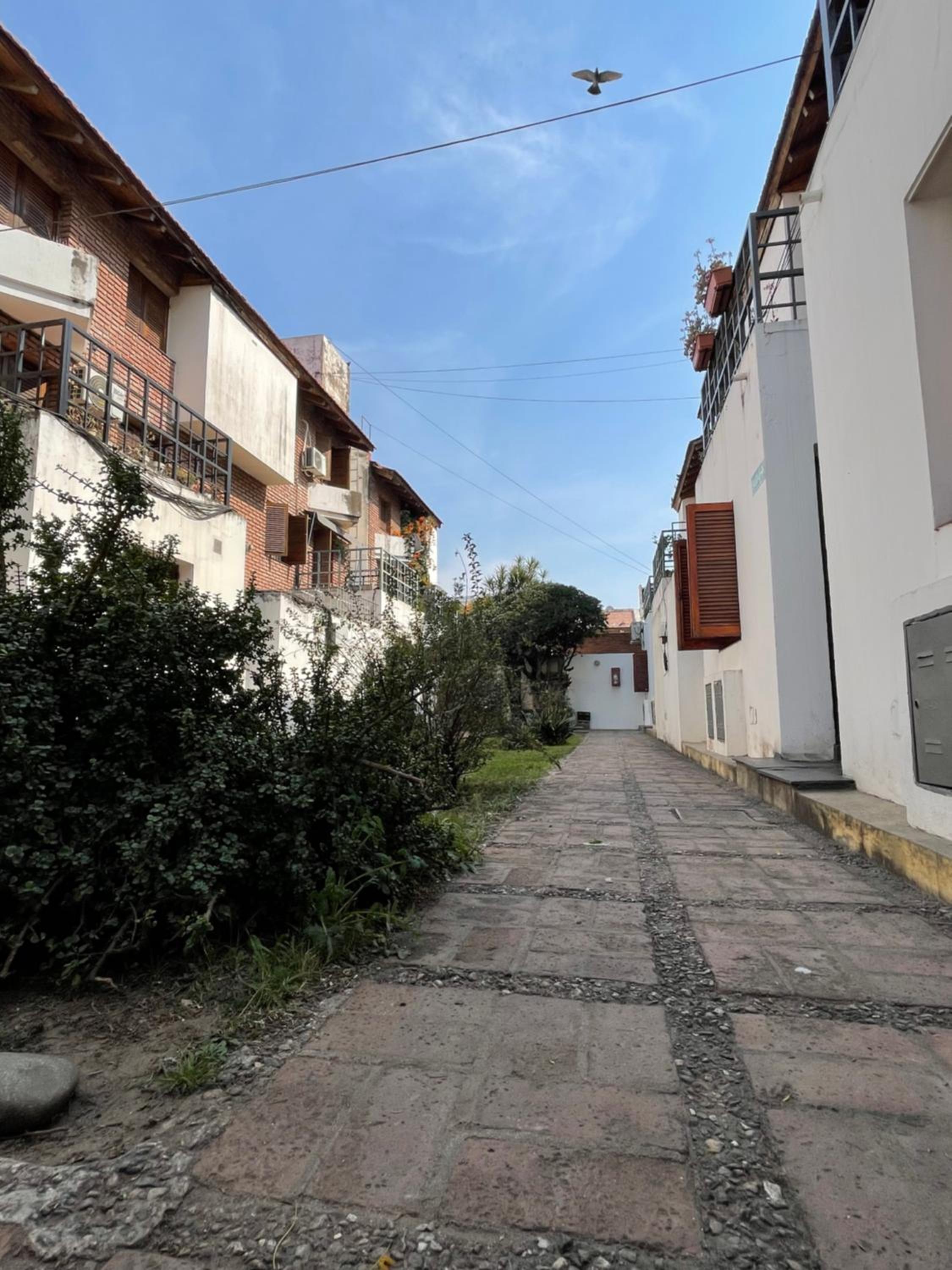 Departamento PB, patio y asador privados - NUEVO SERVICIO Estacionamiento 24hs INCLUIDO, no camioneta- Cerca de hotel Quinto Centenario, Nuevocentro shoppi