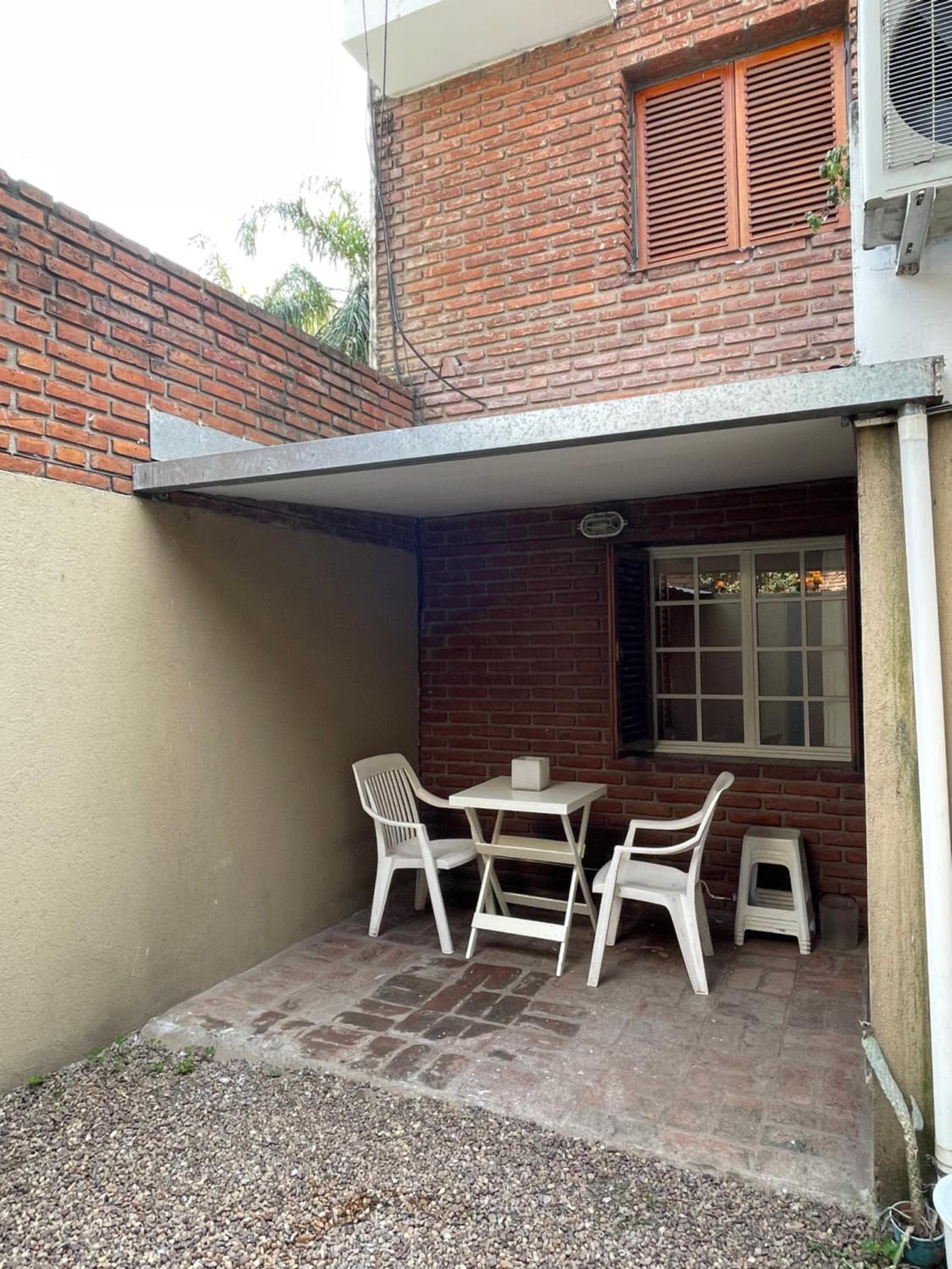 Departamento PB, patio y asador privados - NUEVO SERVICIO Estacionamiento 24hs INCLUIDO, no camioneta- Cerca de hotel Quinto Centenario, Nuevocentro shoppi