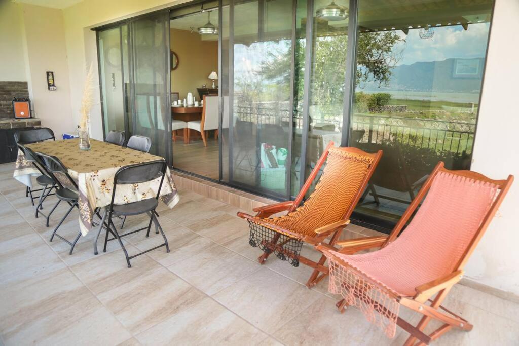 Lake house 3 bedroom Pool and hotub view 4