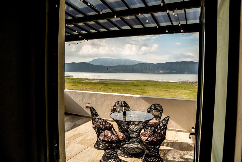 Lake house 3 bedroom Pool and hotub view 5