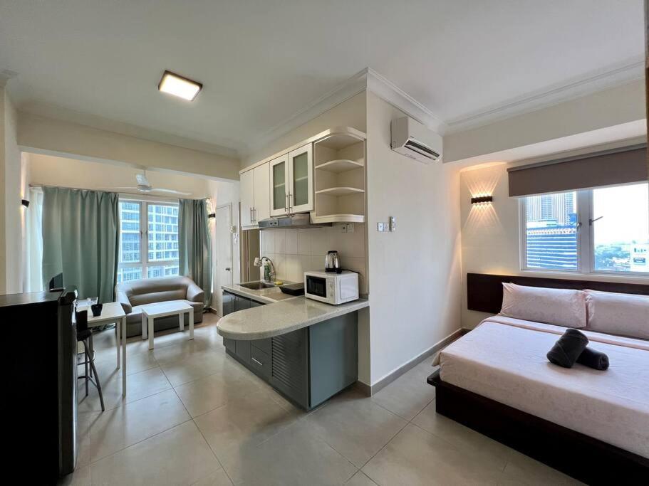 Studio Suite at Casa Mutiara 5 mins walk to LRT, Jalan Alor and Bukit Bintang
