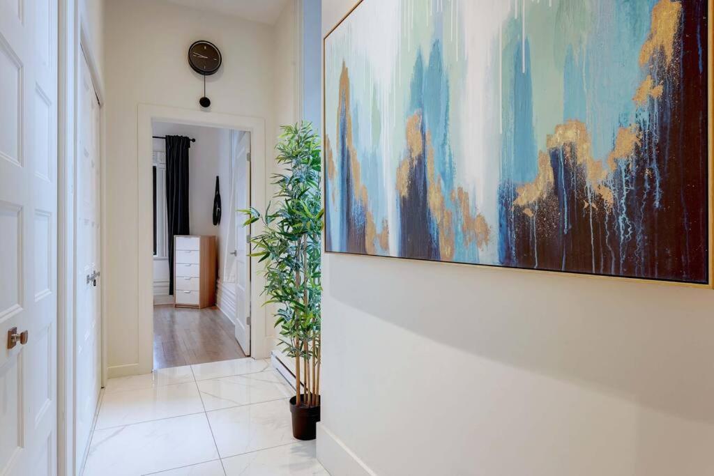 Chic St-Denis Modern & Comfortable Wifi AC