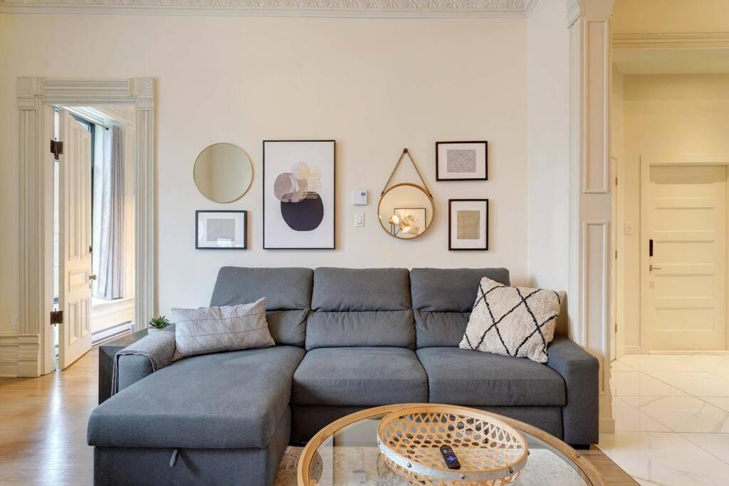 Chic St-Denis Modern & Comfortable Wifi AC
