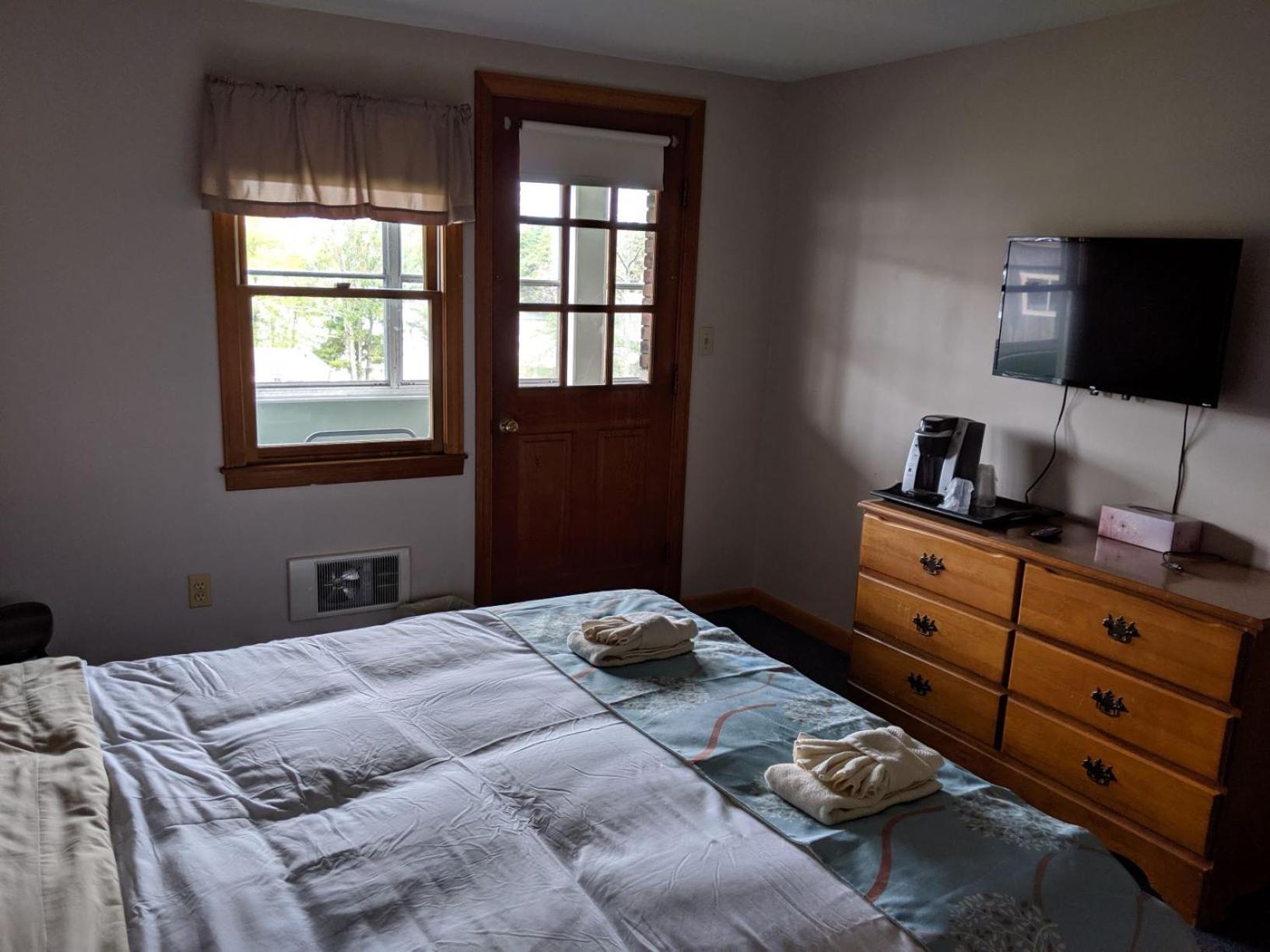Lake Shore Farm Inn - Property Image 31
