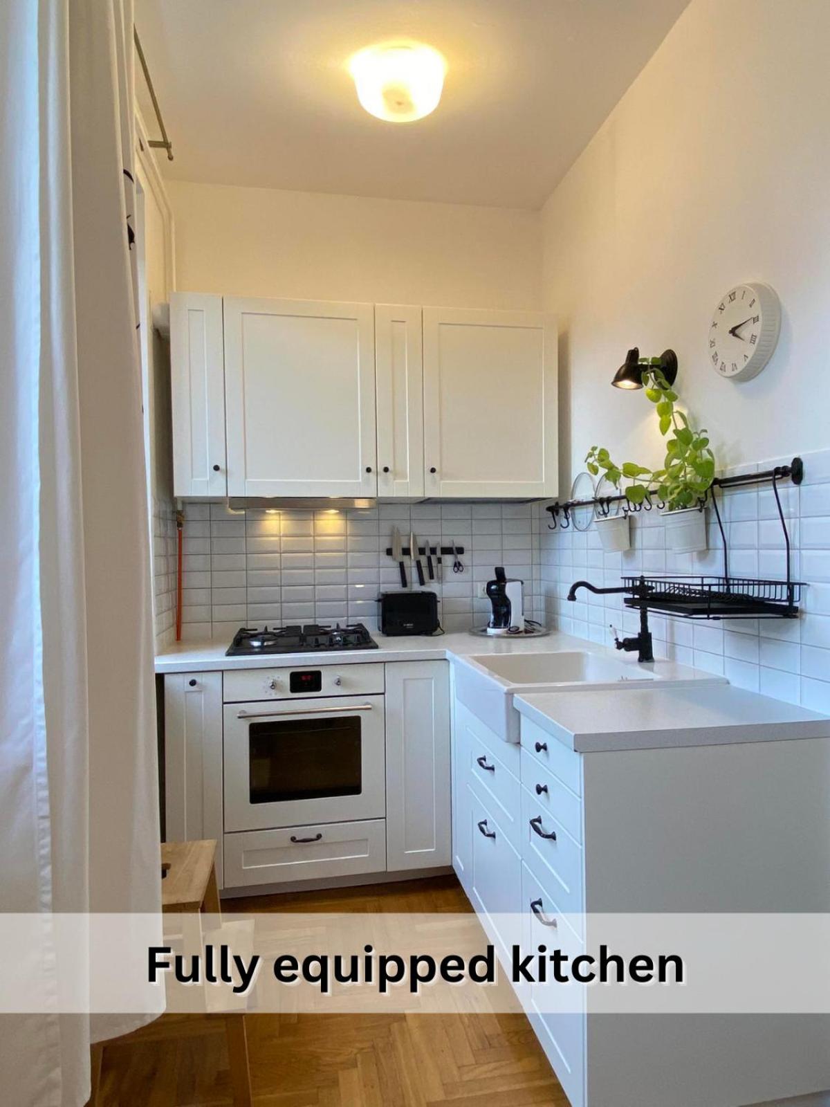 Spacious Old Town Apt, 3 Rooms, Sleeps 6-7 view 2