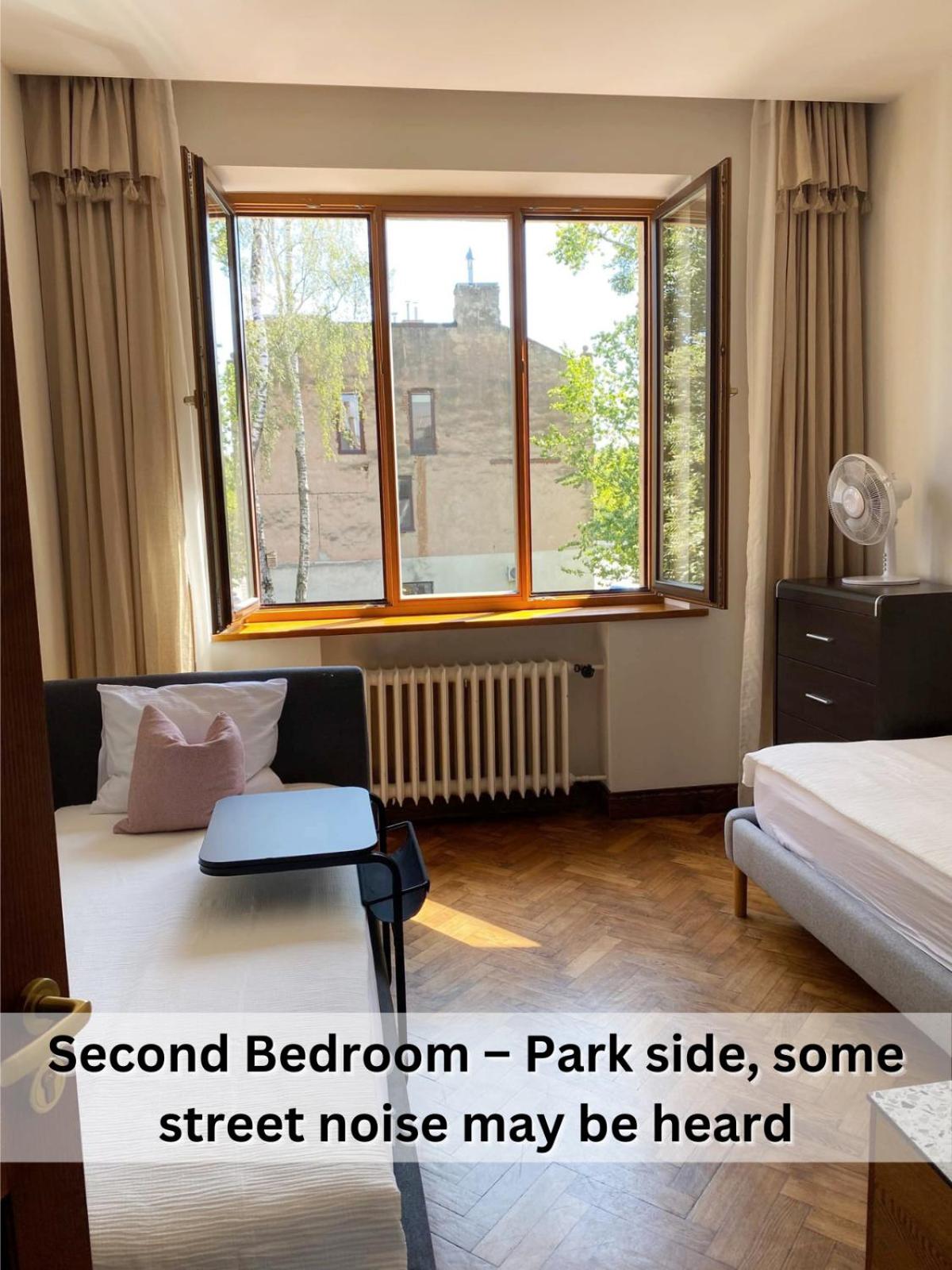 Spacious Old Town Apt, 3 Rooms, Sleeps 6-7 view 4