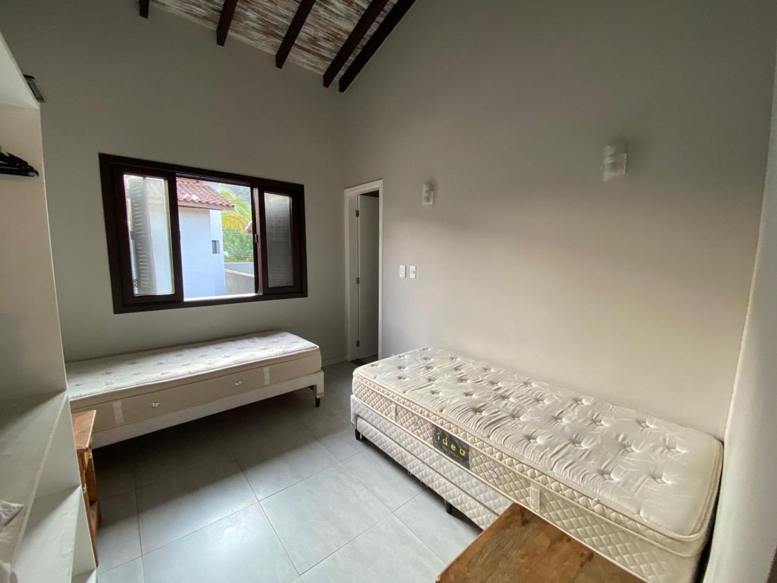 Casa em Condomínio com Piscina Privativa