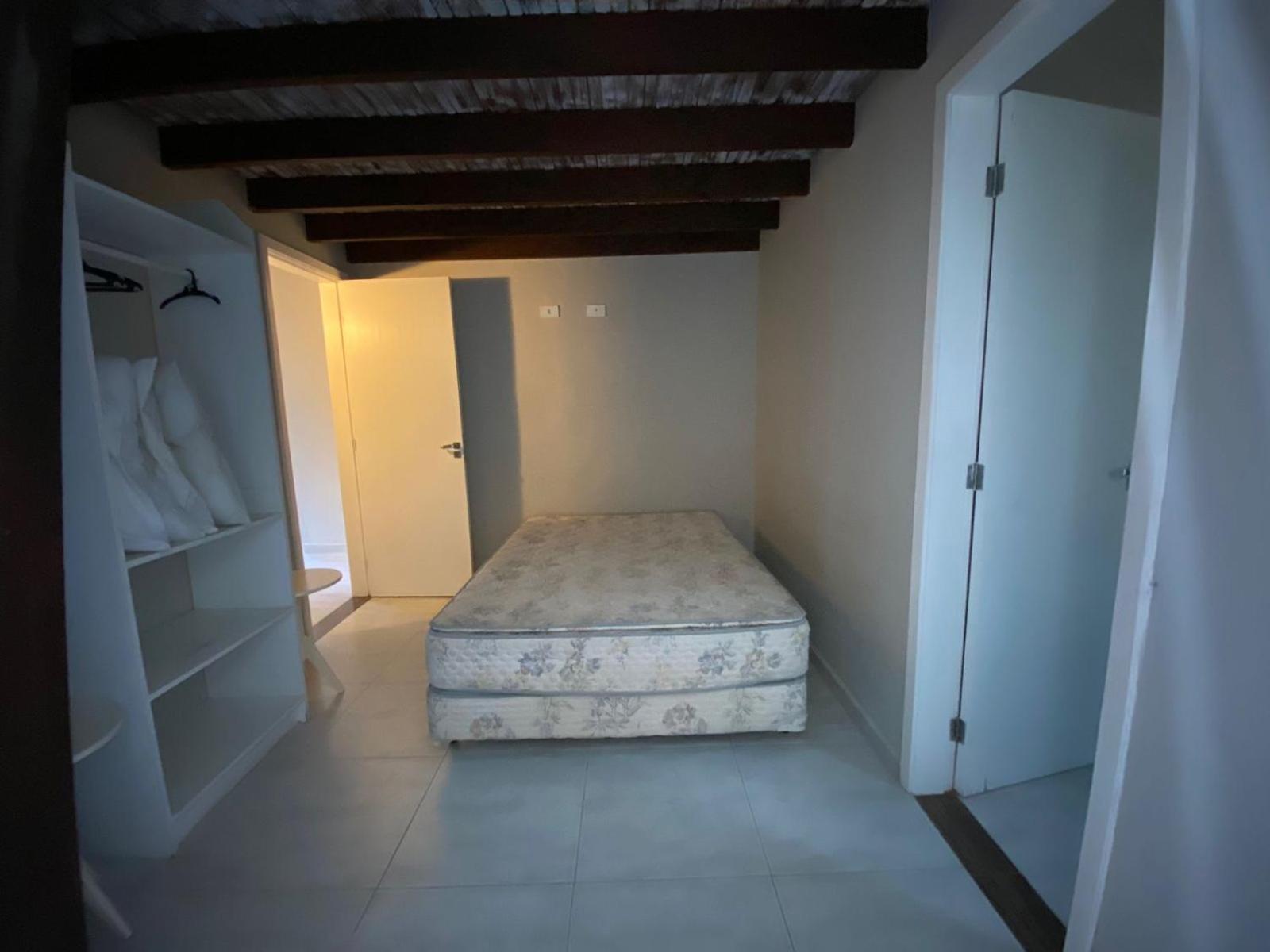 Casa em Condomínio com Piscina Privativa