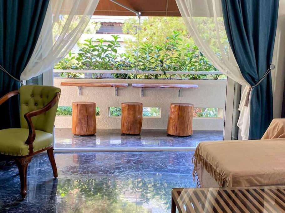 Sarakin's Mansion Luxury Retreat