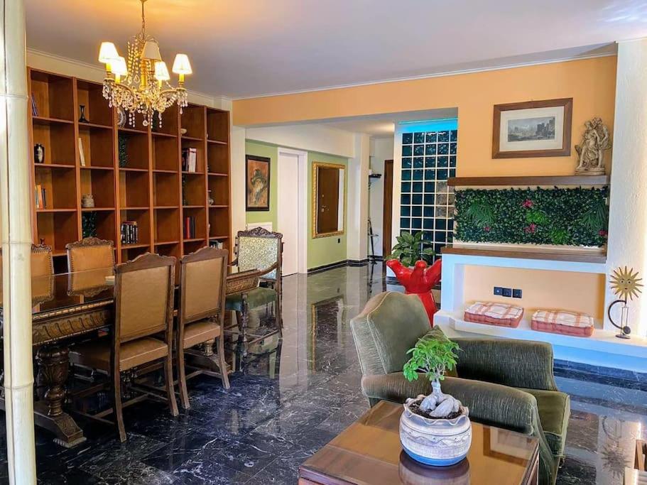 Sarakin's Mansion Luxury Retreat