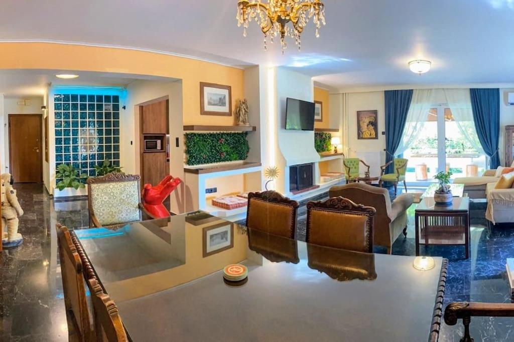 Sarakin's Mansion Luxury Retreat