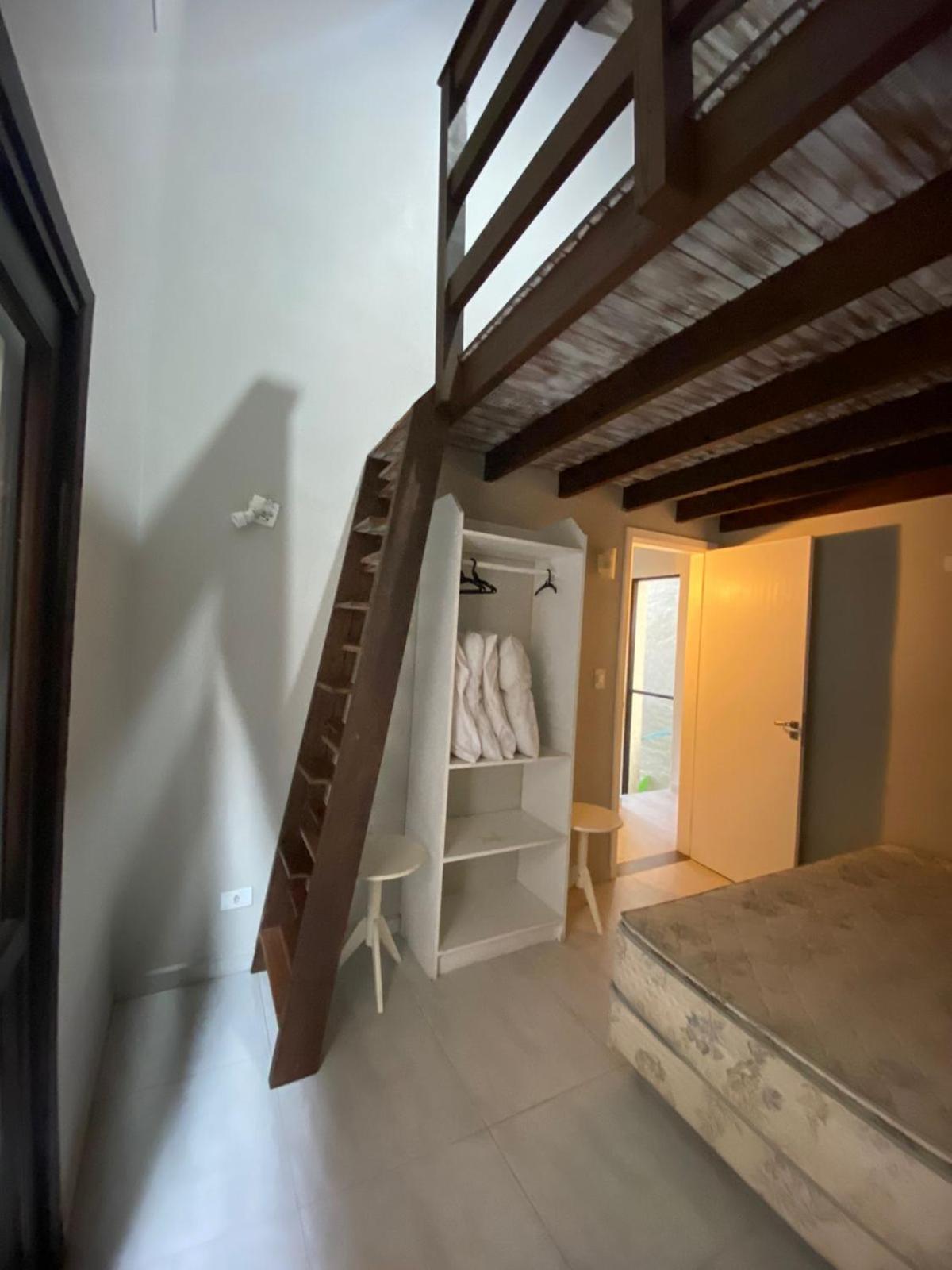 Casa em Condomínio com Piscina Privativa