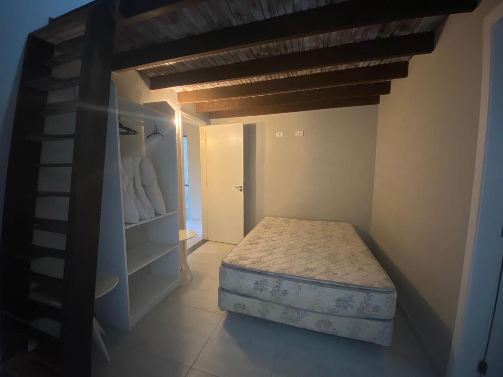 Casa em Condomínio com Piscina Privativa