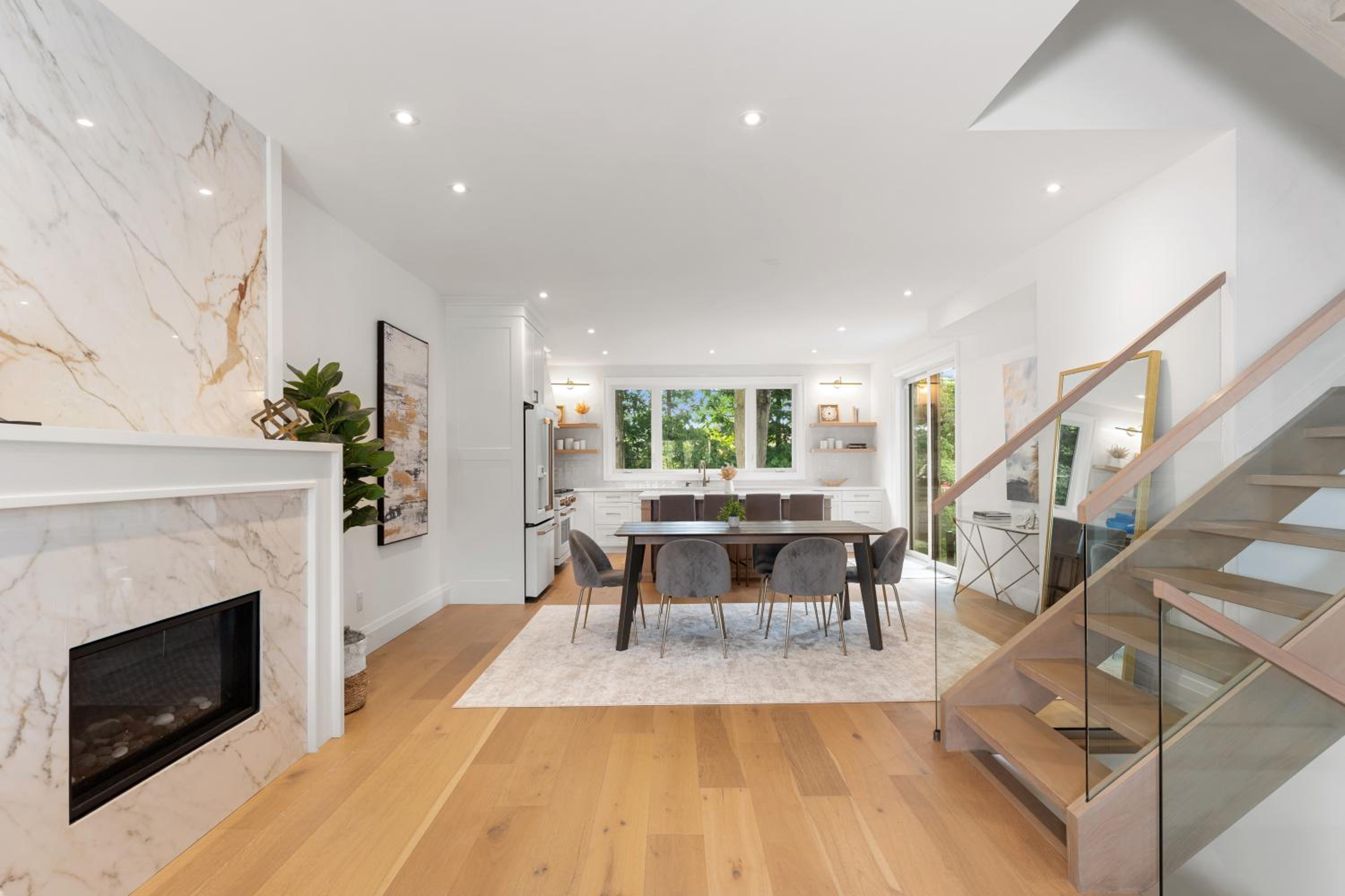 Luxury Home - 5 min from airport, 15 to downtown